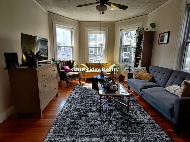 56 Pearl St, Unit 2 in Cambridge, MA - Foto de edificio - Building Photo