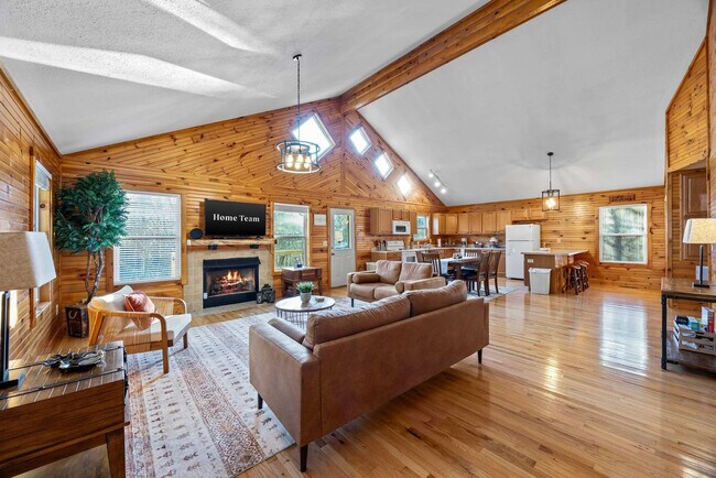 65 Screech Owl Rd in Helen, GA - Foto de edificio - Building Photo