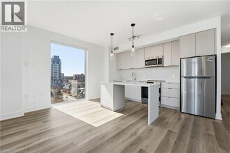 2088 James St in Burlington, ON - Building Photo - Building Photo