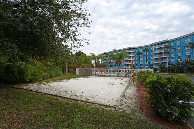 The Wave Condos in St. Petersburg, FL - Building Photo - Building Photo