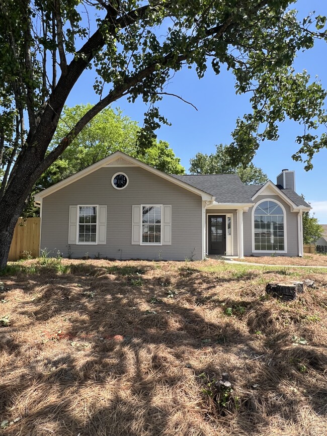 533 Warrior Dr in Alabaster, AL - Foto de edificio - Building Photo