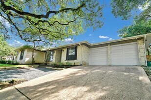 8827 Mountain Path Cir in Austin, TX - Building Photo