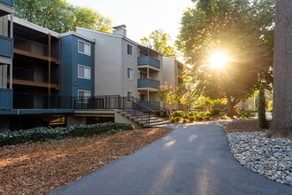 American River Commons in Sacramento, CA - Foto de edificio - Building Photo