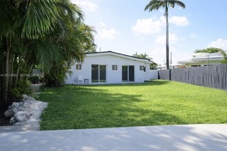 2416 NE 19th Terrace in Wilton Manors, FL - Building Photo - Building Photo