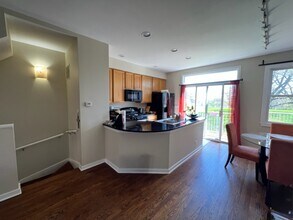 556 E 32nd St in Chicago, IL - Building Photo - Building Photo