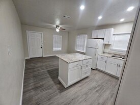 915-917 N Fitzhugh Ave in Dallas, TX - Building Photo