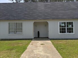 214 Church Rd in Stonewall, LA - Building Photo