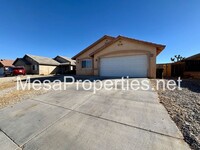 10471 Claudia St in Adelanto, CA - Foto de edificio - Building Photo