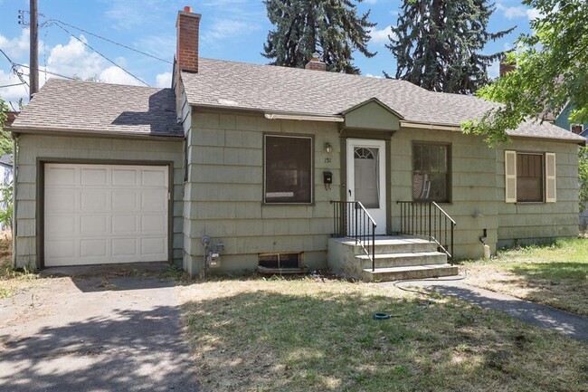 property at 151 S Chestnut St