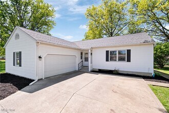 5712 Burns Rd in North Olmsted, OH - Building Photo - Building Photo
