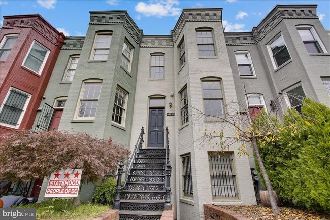 property at 612 C St NE