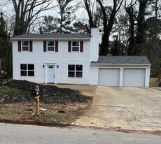 1133 Sandune Dr in Norcross, GA - Building Photo