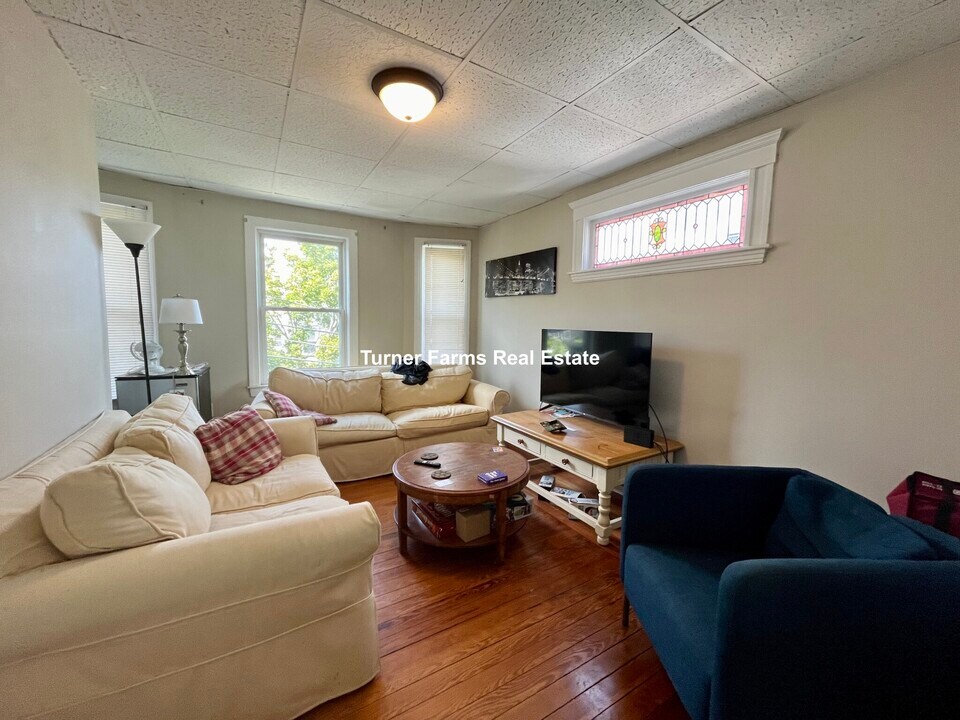 14 Dow St, Unit 2 in Somerville, MA - Building Photo