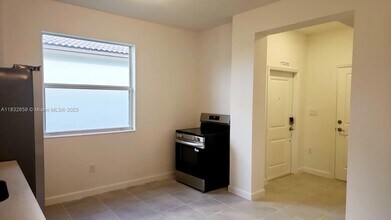 2942 SE 23rd Ave in Homestead, FL - Foto de edificio - Building Photo