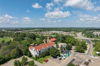185 Hamel Rd in Medina, MN - Building Photo - Building Photo
