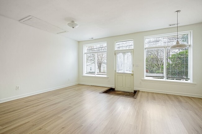 505 N Greensboro St in Carrboro, NC - Building Photo - Building Photo