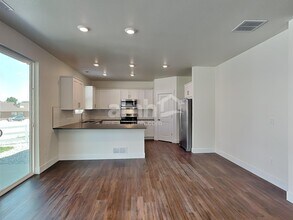 804 S Oak St in Lakewood, CO - Foto de edificio - Building Photo