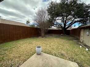 3011 Lockmoor Ln in Dallas, TX - Foto de edificio - Building Photo