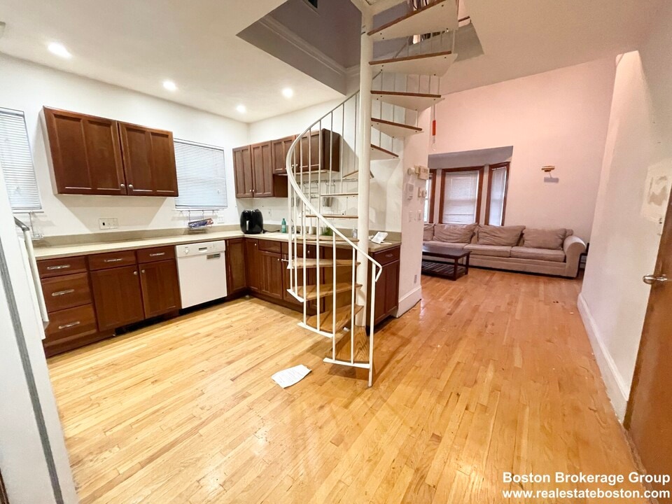 1568 Tremont St, Unit #2 in Boston, MA - Building Photo