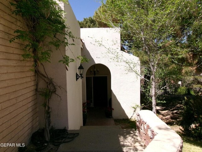 5852 Mira Serena Dr in El Paso, TX - Building Photo - Building Photo