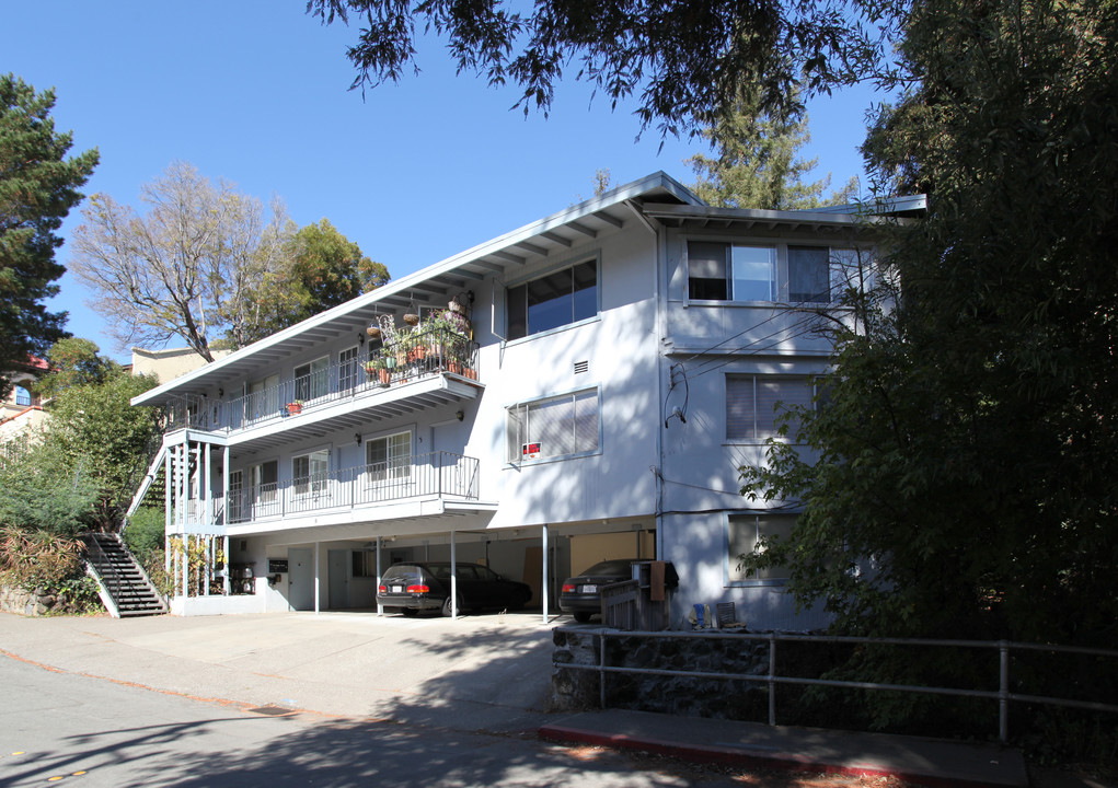 8 King St in Larkspur, CA - Building Photo