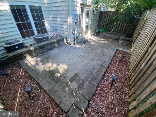 5989 Meadow Brook Dr in Burke, VA - Building Photo - Building Photo