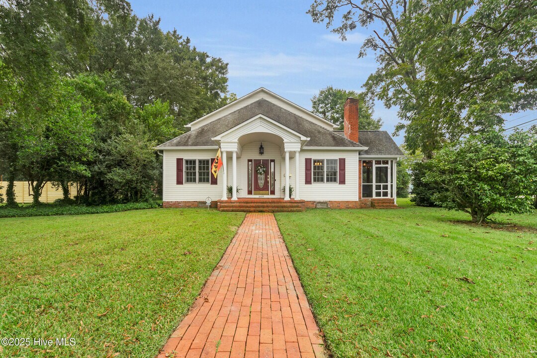 1609 Lucerne Way in New Bern, NC - Building Photo