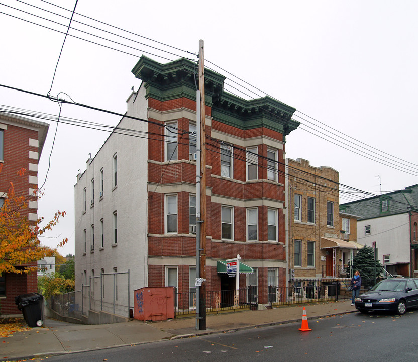 1326-1328 67th St in Brooklyn, NY - Foto de edificio