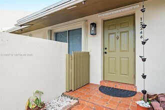 12246 SW 116th Ln in Miami, FL - Building Photo - Building Photo