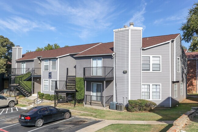 Summerwood Apartments in Irving, TX - Foto de edificio - Building Photo
