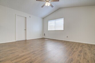 8000 West Gate Blvd in Austin, TX - Building Photo - Building Photo