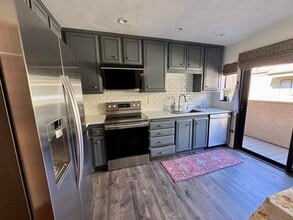 3230 Caminito Eastbluff in San Diego, CA - Building Photo - Building Photo