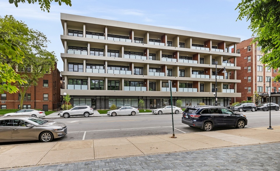 835 Lake St, Unit 501 in Oak Park, IL - Building Photo