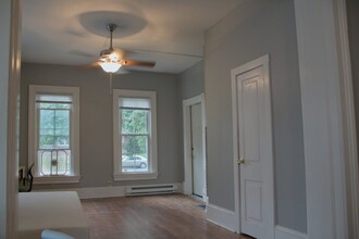 304 W Columbia Ave, Unit 1E in Champaign, IL - Building Photo - Building Photo
