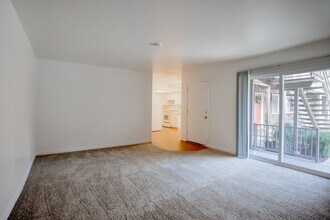 Regency Square Apartments in San Jose, CA - Building Photo - Interior Photo