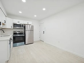 52 N 52nd St in Philadelphia, PA - Foto de edificio - Building Photo