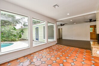 5015 Grape St in Houston, TX - Building Photo - Building Photo
