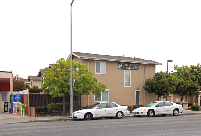 Jardines Del Monte Apartments in Salinas, CA - Building Photo - Building Photo