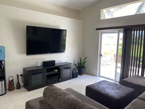 5308 Moon Shadow Ln in Greenacres, FL - Foto de edificio - Building Photo