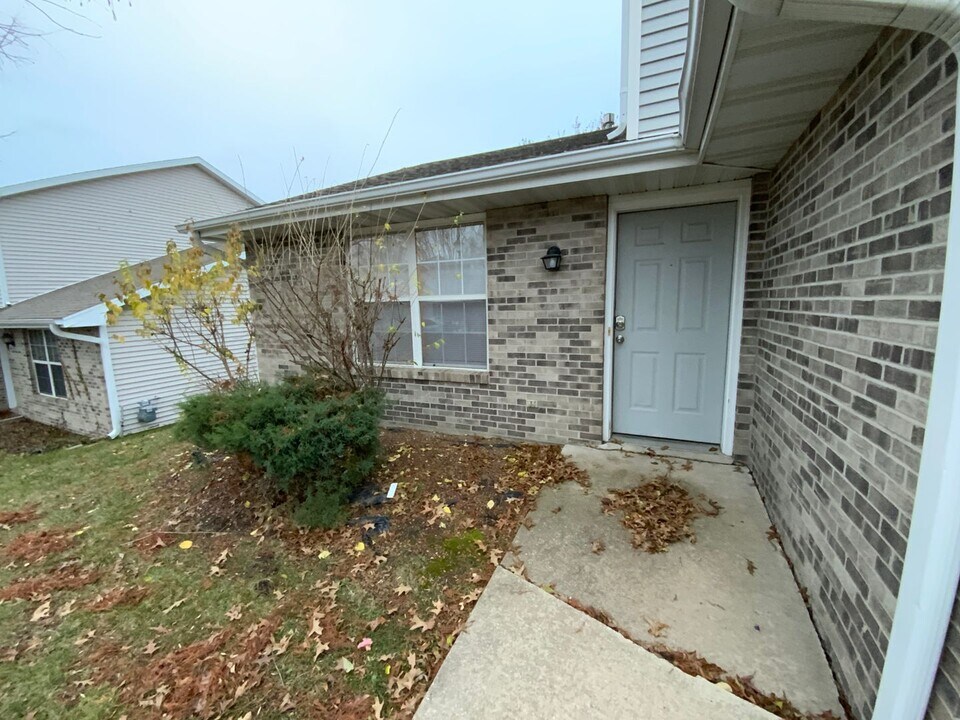 3570-3572-3572 Prescott Dr in Columbia, MO - Building Photo
