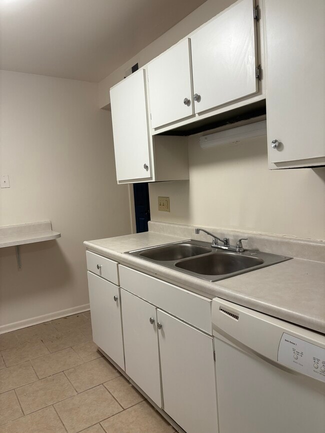 42 Vinway Ct, Unit 2 in Dayton, OH - Building Photo - Building Photo