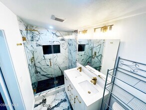 1376 E Avenida De Los Arboles in Thousand Oaks, CA - Building Photo - Building Photo