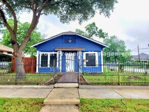 933 Lamar St in San Antonio, TX - Foto de edificio - Building Photo