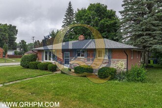 5273 Greenleaf Dr in Swartz Creek, MI - Building Photo - Building Photo