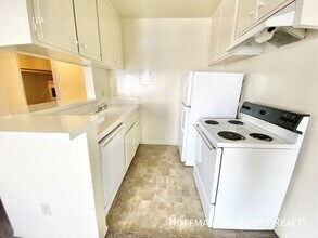 1711 Corinth Ave, Unit 108 in Los Angeles, CA - Building Photo - Building Photo