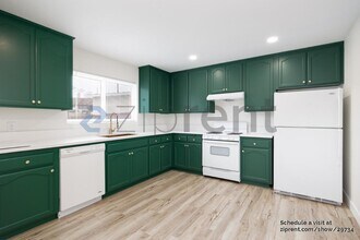 5292 Santa Margarita St in San Diego, CA - Foto de edificio - Building Photo