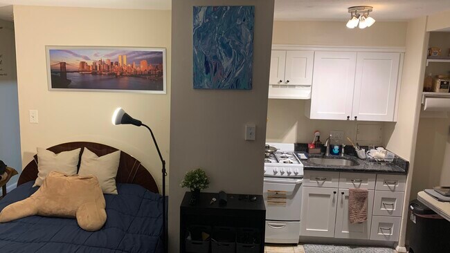 2101 Chestnut St, Unit 301 in Philadelphia, PA - Building Photo - Building Photo