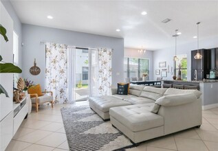 9865 W 34th Ct, Unit 9865 in Hialeah, FL - Foto de edificio - Building Photo