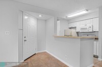 2846 S University Dr in Davie, FL - Building Photo - Building Photo