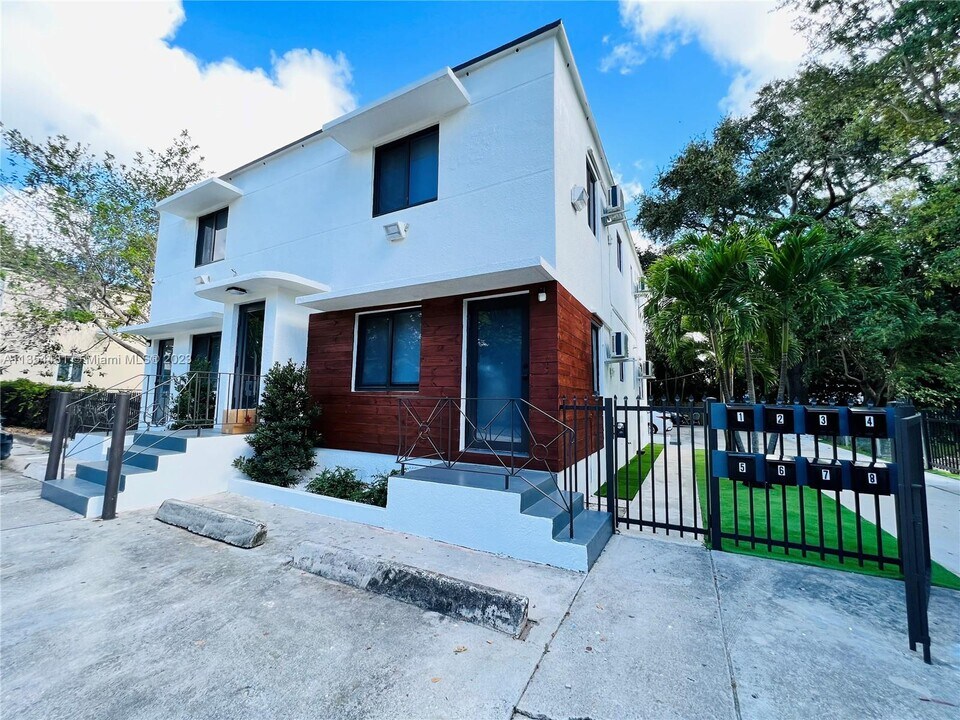 5541 NW Miami Ct-Unit -8 in Miami, FL - Building Photo